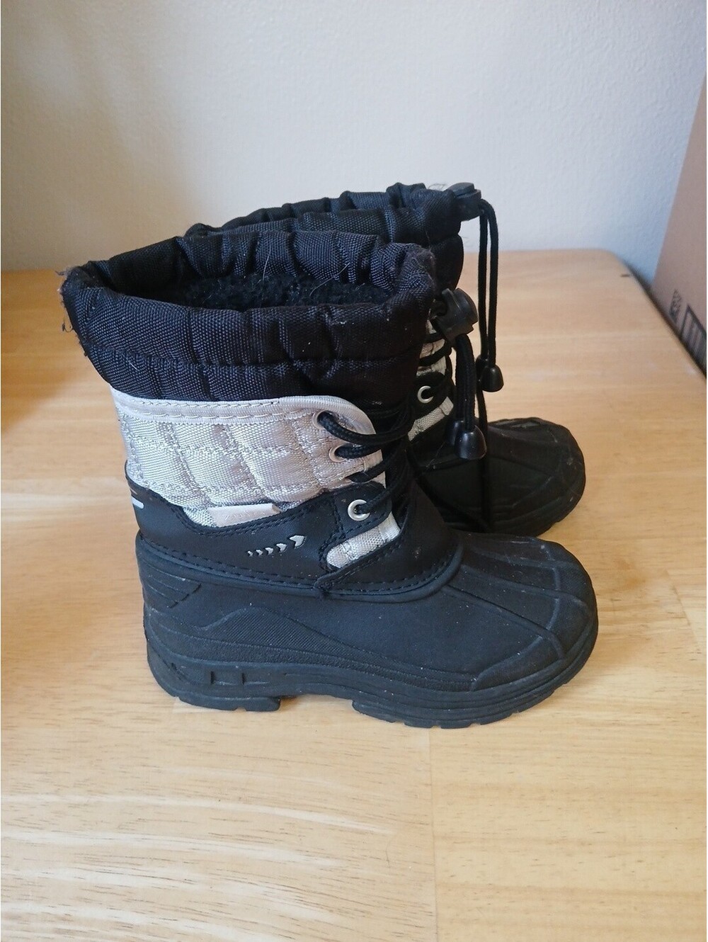 Zula Winter Snow Boots Youth Size 10 Black With Grey Accents Sentetico